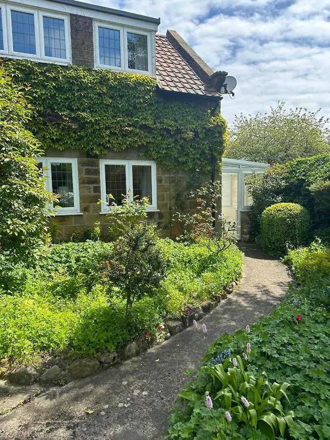 Scalby Grove Cottage Scalby (North Yorkshire)